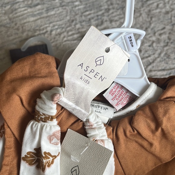 Bundle of girls sets - Picture 4 of 5